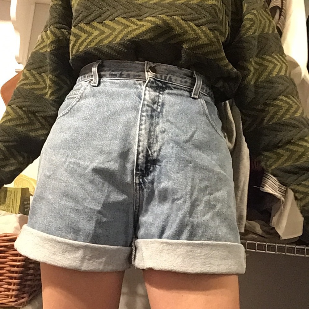 Light wash high waisted mom jeans